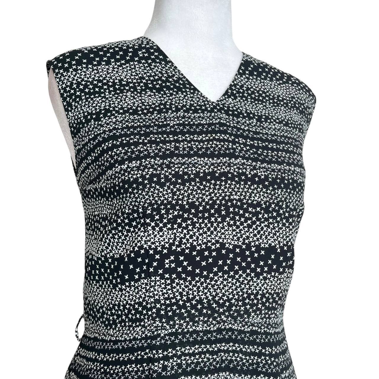 Sleeveless Patterned V-Neck Dress