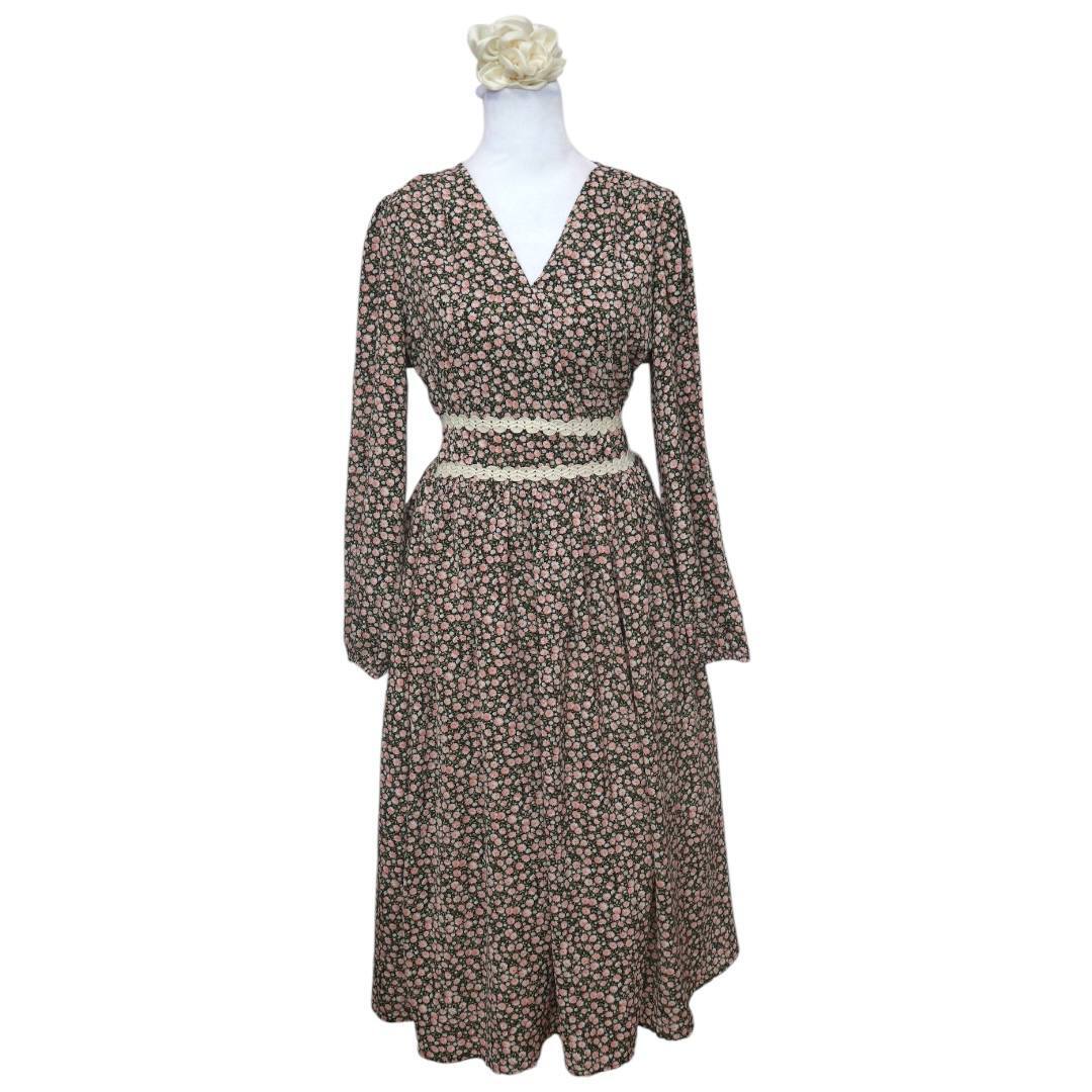 Floral Victoria Midi Dress with V-Neck