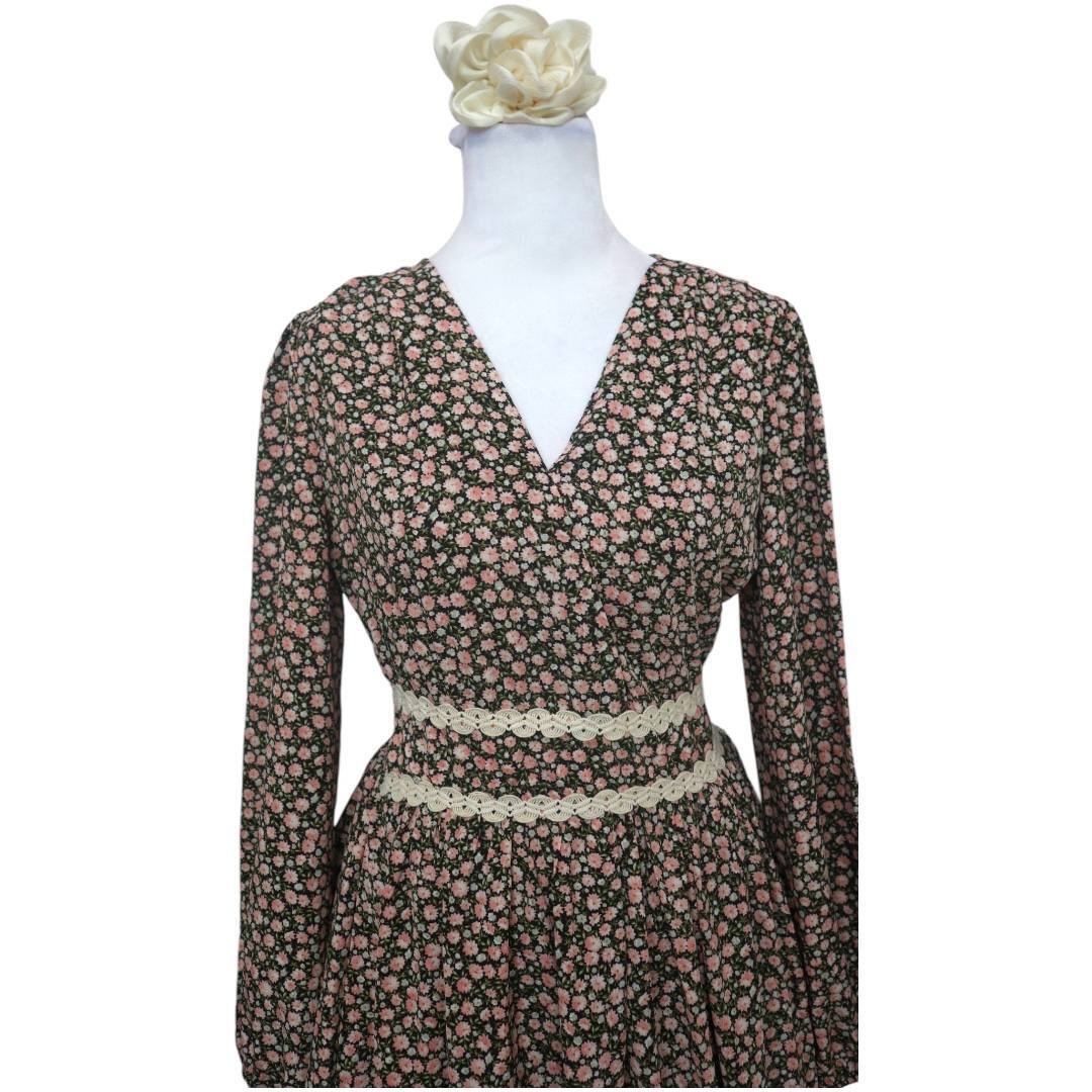 Floral Victoria Midi Dress with V-Neck