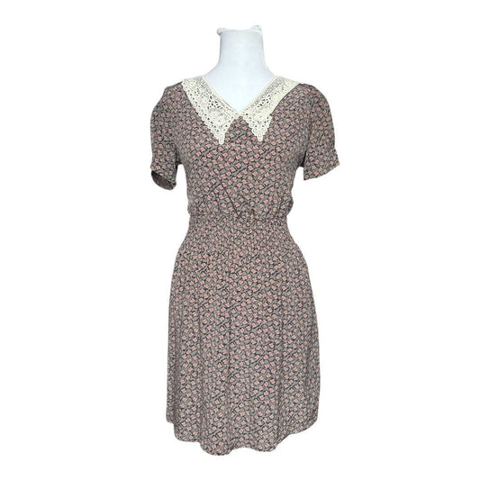 Floral Dress with Lace Collar