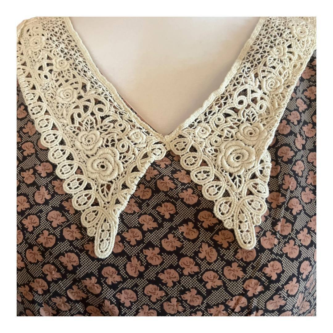 Floral Dress with Lace Collar