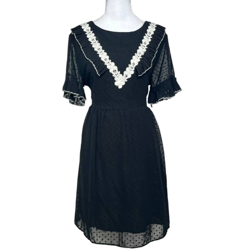 Vintage-Inspired Black Lace Dress